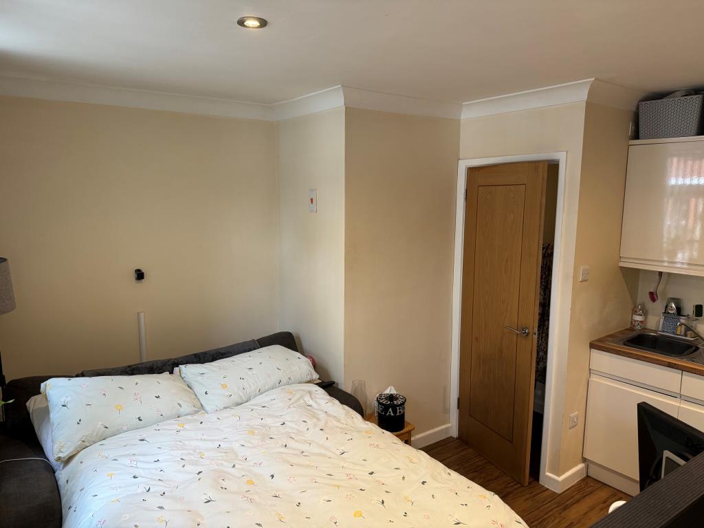 Lot: 158 - TOWN CENTRE FLAT FOR INVESTMENT - Looking towards the shower room